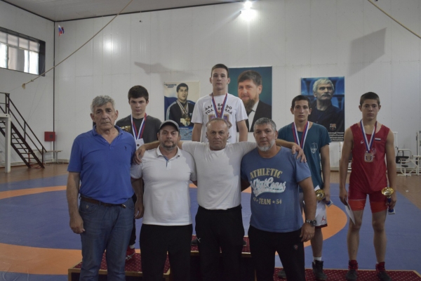 В станице Наурской Чеченской Республики завершился республиканский турнир по греко-римской борьбе среди юношей